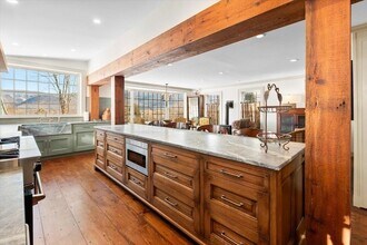 3436 Main St in Manchester, VT - Foto de edificio - Building Photo