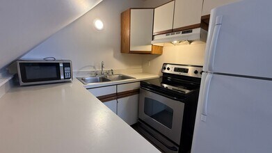 24-26 Hanson Street in Dover, NH - Building Photo - Interior Photo