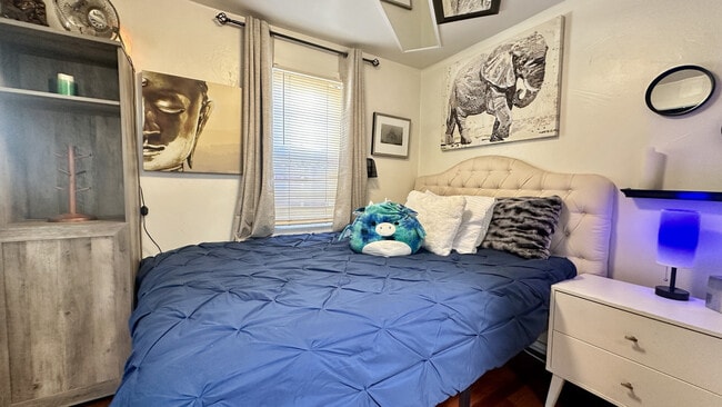 4752 Lotus St in San Diego, CA - Foto de edificio - Building Photo