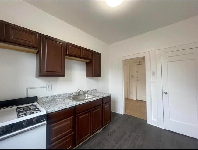 1 Noll Pl in Newark, NJ - Building Photo - Building Photo