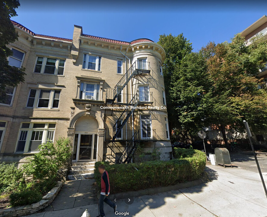 202 Saint Paul St, Unit 31 in Brookline, MA - Building Photo