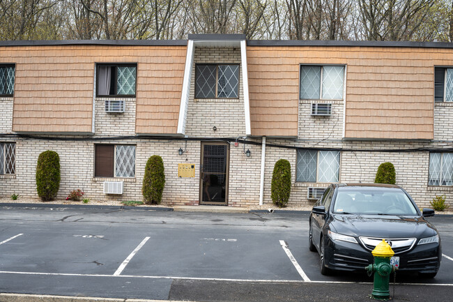 Coachman Condominiums in Cranston, RI - Building Photo - Building Photo