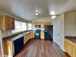 5555 W Lodestone Ave in Salt Lake City, UT - Building Photo - Building Photo