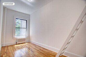 304 W 30th St in New York, NY - Building Photo - Building Photo