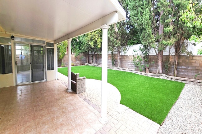 10000 Hanna Ave in Chatsworth, CA - Building Photo - Building Photo