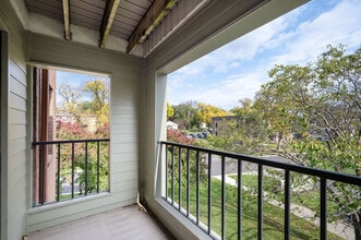 Heritage Park Apartments in Chanhassen, MN - Foto de edificio - Building Photo