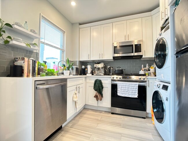 12 Cottage St, Unit 3 in Boston, MA - Foto de edificio - Building Photo