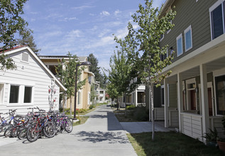 Foss Creek Court in Healdsburg, CA - Building Photo - Building Photo