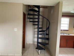 985 N Iowa Ave in Brownsville, TX - Building Photo - Building Photo