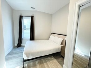 23 Newport St, Unit 3 in Boston, MA - Foto de edificio - Building Photo