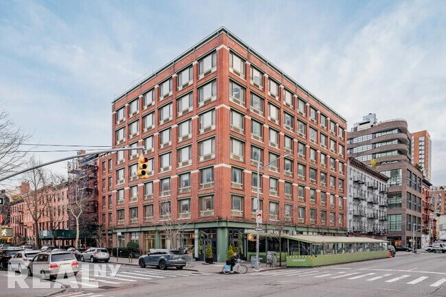 460 W 20th St in New York, NY - Building Photo - Building Photo
