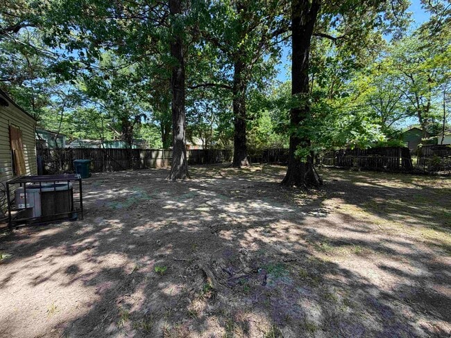 1300 Robin Hood Ln in Memphis, TN - Building Photo - Building Photo