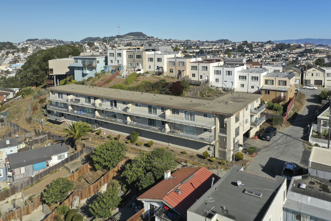 100 Vendome Ave in Daly City, CA - Building Photo