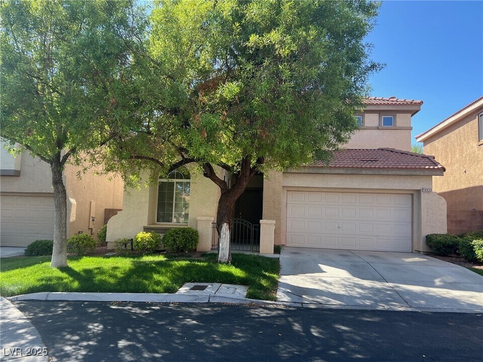 10933 Esta Ponia Ct in Las Vegas, NV - Building Photo