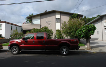 Montclair Garden Apartments in San Carlos, CA - Building Photo - Building Photo