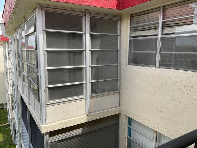 3001 NW 48th Ave in Lauderdale Lakes, FL - Foto de edificio - Building Photo