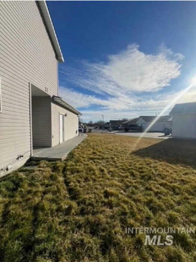 1248 NW Nina Ct in Mountain Home, ID - Building Photo - Building Photo