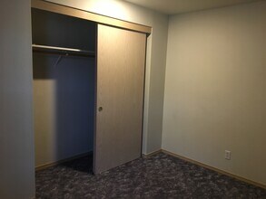 165-167 SE Silverado Ct in Roseburg, OR - Building Photo - Building Photo