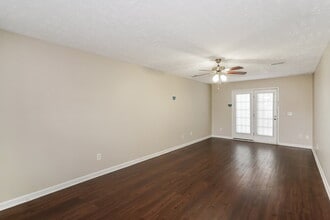 1829 Lakewood Village Dr in Nashville, TN - Foto de edificio - Building Photo