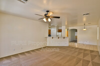 1136 E Nickleback St photo'