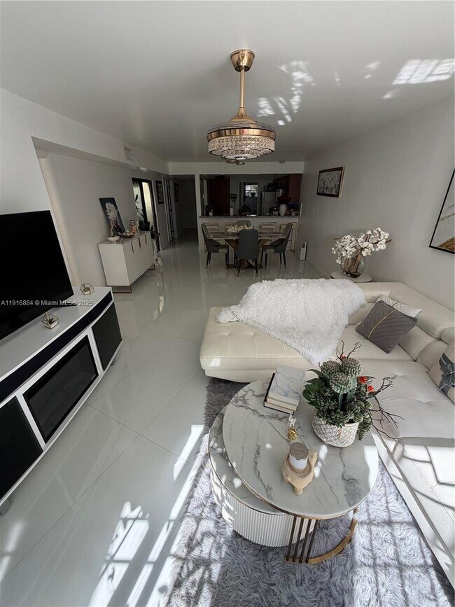 13198 SW 10th Terrace Dr in Miami, FL - Building Photo - Building Photo