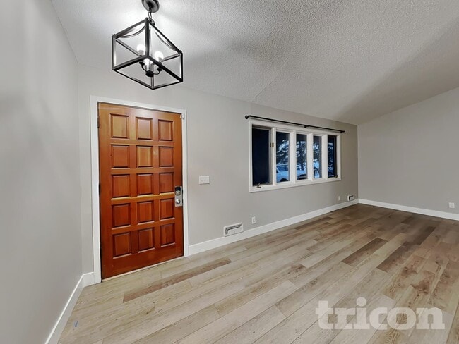 8140 49th Ave N in Minneapolis, MN - Building Photo - Building Photo