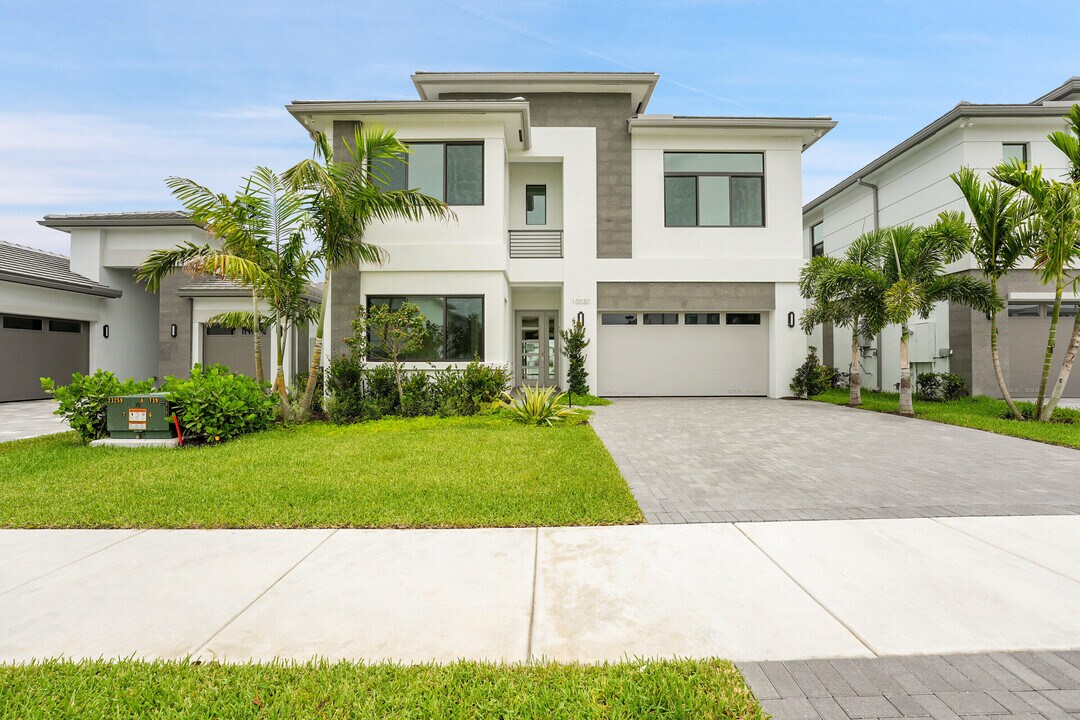 10030 Bird Watch Wy in Palm Beach Gardens, FL - Building Photo
