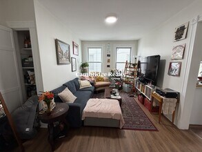 18 Linden St, Unit 2B in Somerville, MA - Building Photo - Building Photo