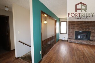 1554-3325 3325 Ave in Abilene, KS - Building Photo - Building Photo