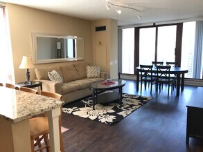 200 N Dearborn St, Unit 2202 in Chicago, IL - Building Photo - Building Photo