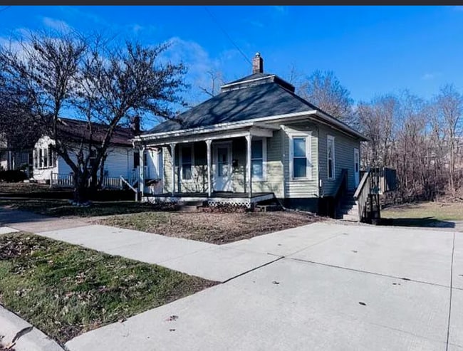 property at 113 E Fulliam Ave