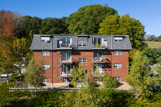 Gardner Lake Village in Amesbury, MA - Foto de edificio - Building Photo