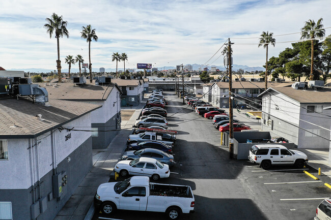 Ava Apartments in Las Vegas, NV - Building Photo - Building Photo