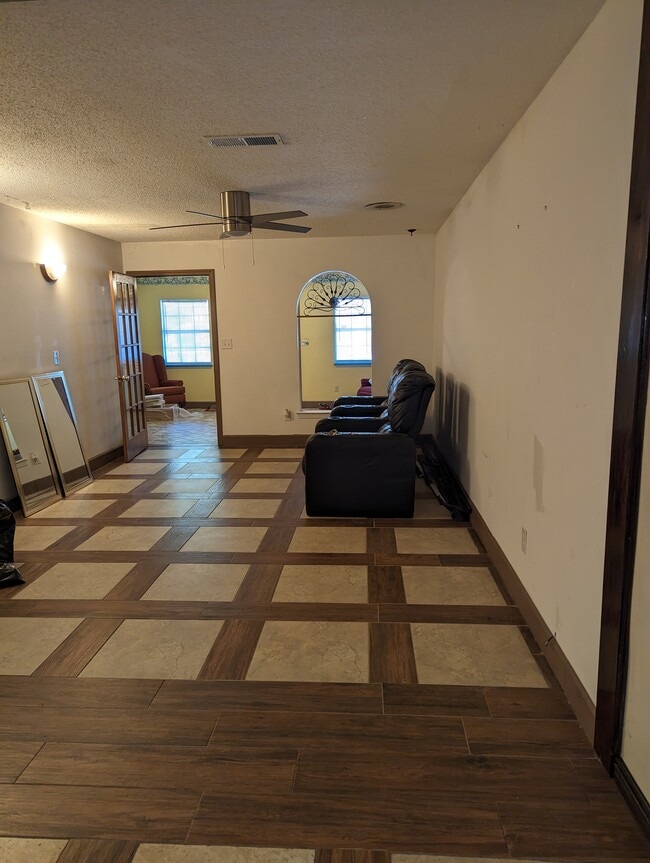 1241 Hawthorn Dr in Pensacola, FL - Building Photo - Building Photo