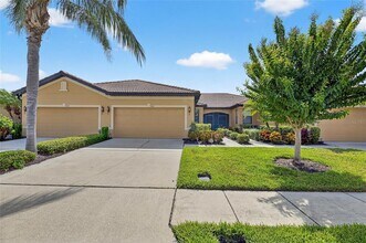 5845 Sunset Falls Dr in Apollo Beach, FL - Building Photo - Building Photo