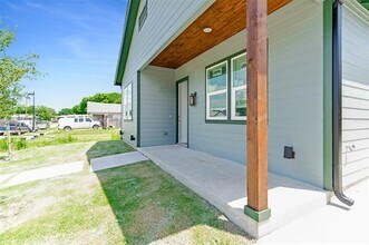 1116 E Cannon St in Fort Worth, TX - Foto de edificio - Building Photo