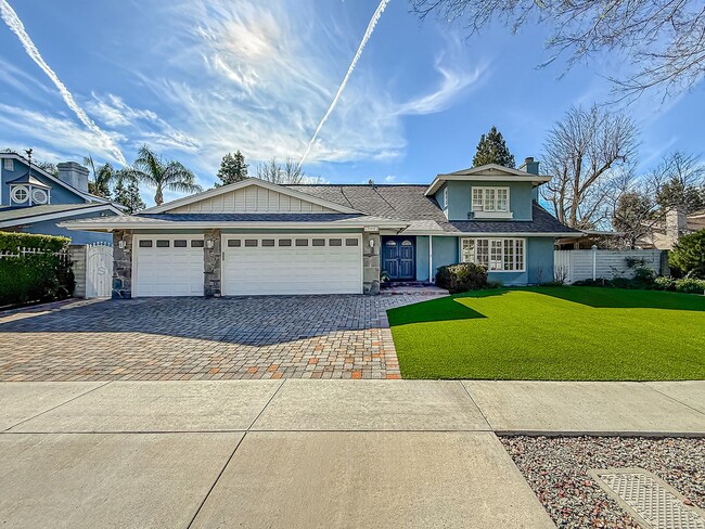 27014 Helmond Dr in Agoura Hills, CA - Building Photo - Building Photo