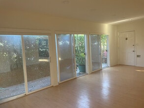 8547 Airdrome St in Los Angeles, CA - Foto de edificio - Building Photo