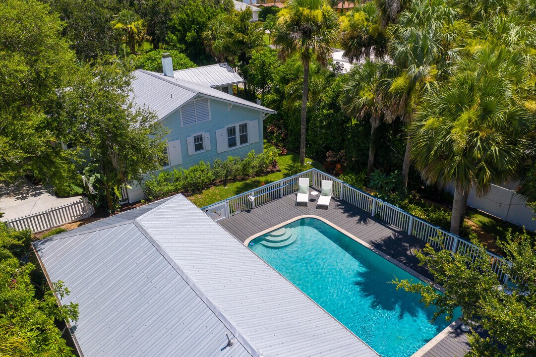 708 SE Riverside Dr in Stuart, FL - Building Photo