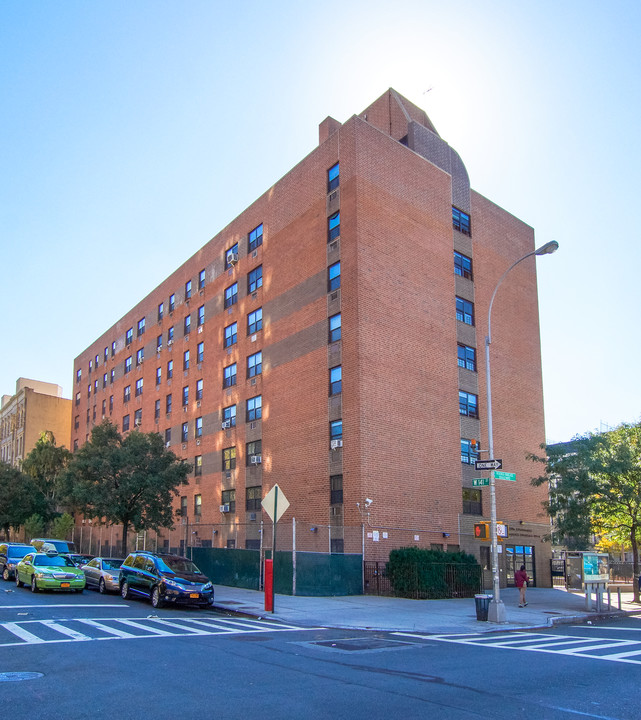 Mother Zion-McMurray Apartments in New York, NY - Foto de edificio