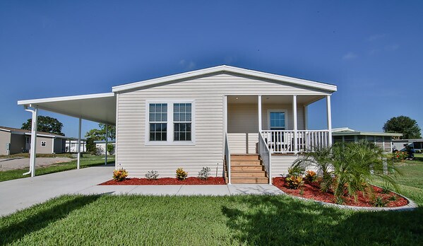 475 Netherland Ave in North Fort Myers, FL - Building Photo