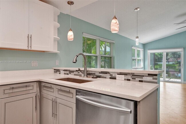 8820 Woodside Ct in Davie, FL - Building Photo - Building Photo