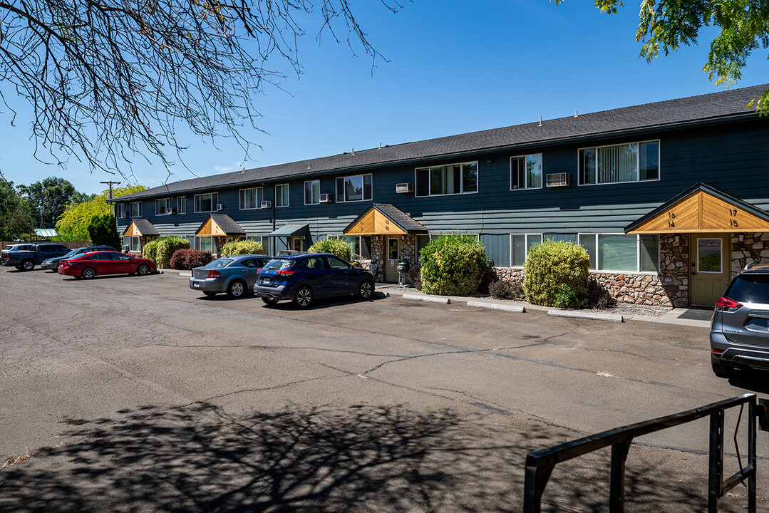 The Maverick in The Dalles, OR - Building Photo