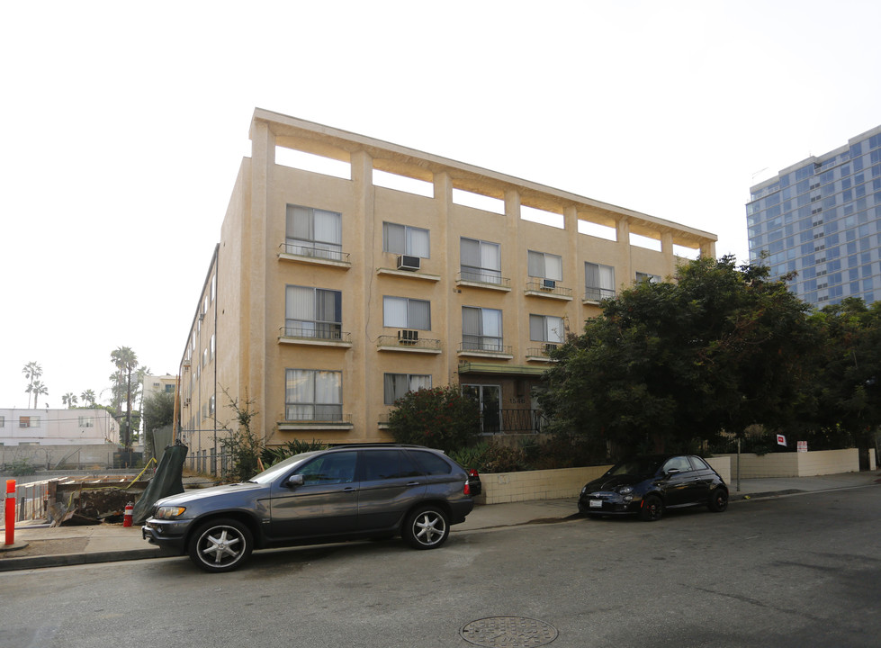 Corinthian Apartments in Hollywood, CA - Foto de edificio