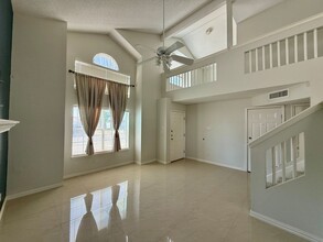 701 Linda Johnson Ave in El Paso, TX - Foto de edificio - Building Photo