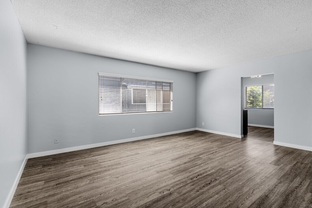 539 E 11th St in Long Beach, CA - Building Photo