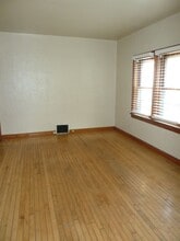 2359 S Kinnickinnic Ave in Milwaukee, WI - Building Photo - Building Photo