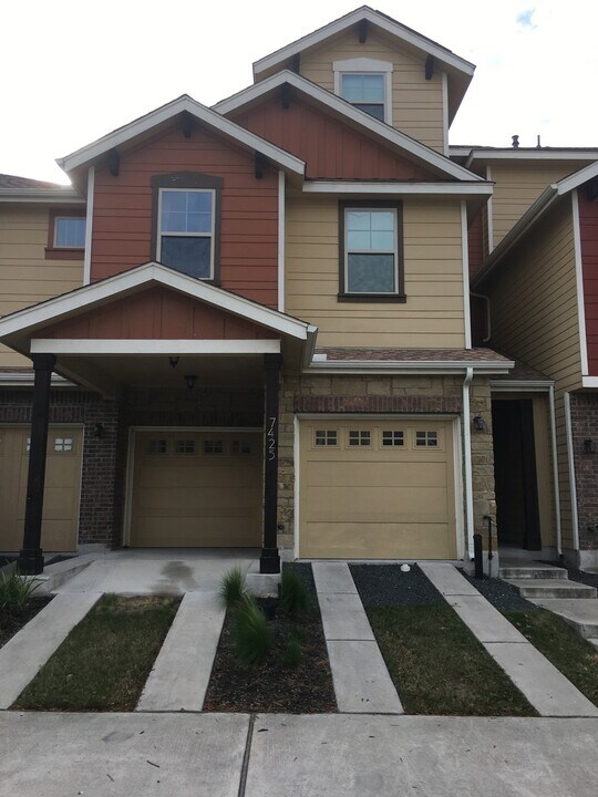 7425 Wolverine St in Austin, TX - Building Photo