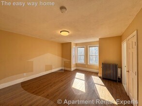 51 Beacon St, Unit #2 in Somerville, MA - Foto de edificio - Building Photo
