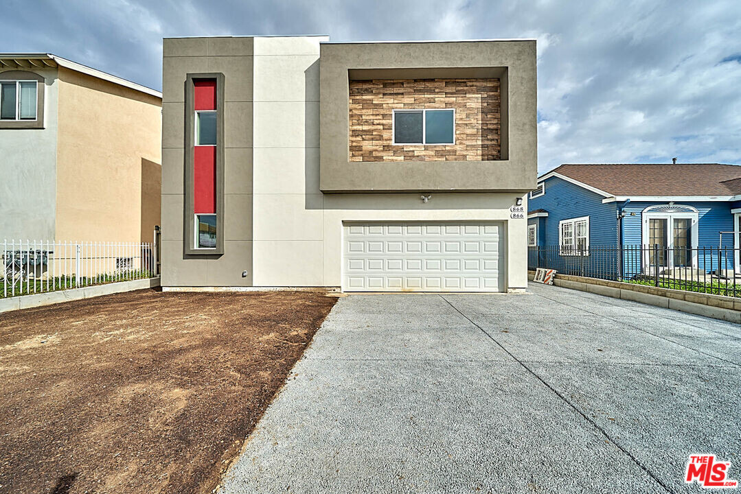 868 N Edgemont St in Los Angeles, CA - Building Photo